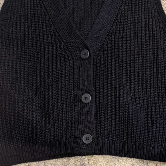 Universal Thread Black V-Neck Sweater Vest - Picture 2 of 6